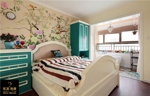 家裝應(yīng)該先貼壁紙還是鋪地板？