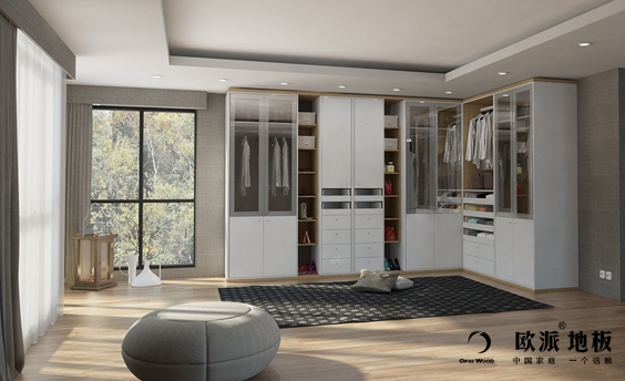 用木地板鋪裝出的衣帽間就是不同